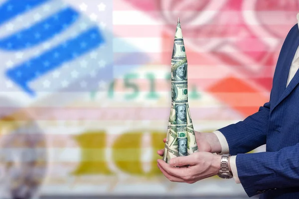 Koncept Růstu Dolaru Peněžní Raketa Rukou Obchodníka Pozadí Americké Vlajky — Stock fotografie
