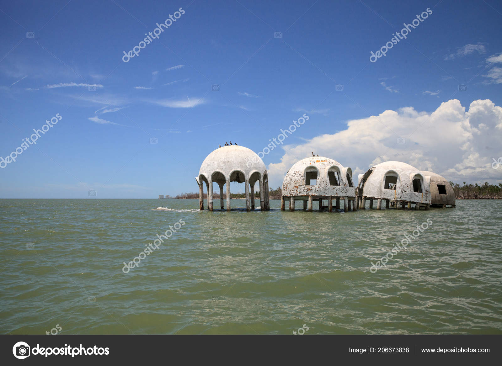 Blue Sky Cape Romano Dome House Ruins Gulf Coast Florida – Stock Editorial  Photo © stephstarr9363@gmail.com #206673838