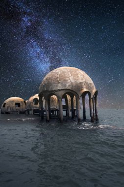 Samanyolu yıldızların ötesinden Cape Romano dome evin üzerinde bir gece gökyüzü kalıntıları Florida Gulf Coast