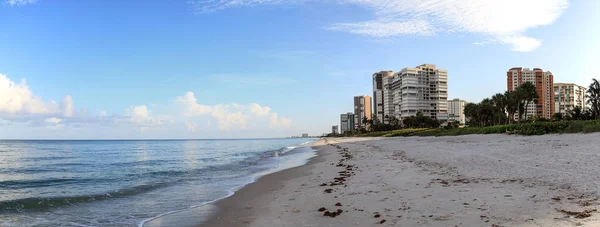 Východ Slunce Nad Pláž Škeble Průchodu Podél Pobřeží Naples Florida — Stock fotografie