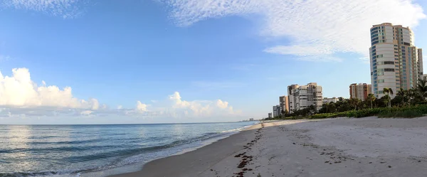 Východ Slunce Nad Pláž Škeble Průchodu Podél Pobřeží Naples Florida — Stock fotografie