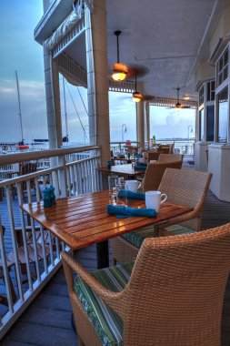 Key West, Florida, ABD - 1 Eylül 2018: Hyatt merkezli Key West Resort ve Spa Key West, Florida, Restoran okyanus manzaralı. Editoryal kullanım için.