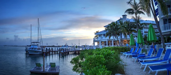 基韦斯特 佛罗里达州 2018年9月1日 从码头上的长凳上的海景酒店位于凯悦中心的基韦斯特度假村和水疗中心 位于佛罗里达的基韦斯特 编辑使用 — 图库照片