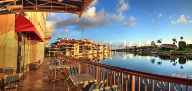Venedik Körfezi Naples, Florida köyde boyunca su üzerinde Restoran.