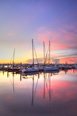 Sakin bir liman eski Naples, Florida üzerinde gündoğumu