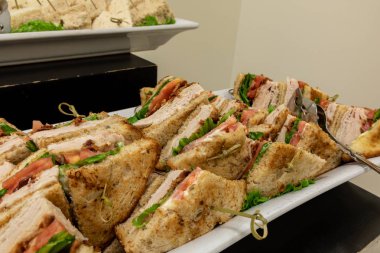 Türkiye sandviç Türkiye, domates, pastırma, mayo ve l ile yapılan