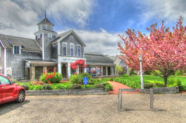 Dennis, Massachusetts, Amerika Birleşik Devletleri - 12 Eylül 2015: Cape Cod Dennis Sanat Müzesi, Massachusetts sonbaharda üzerinde mavi gökyüzü. Editoryal kullanım.