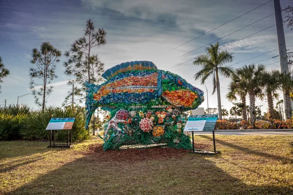 Naples Florida Usa December 2018 Priscilla Parrot Fish Sculpture Made — Stock Photo, Image