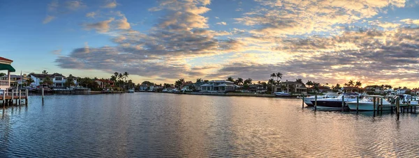 Harbor Boats Golden Hour Day Breaks North Gulf Shore Harbor — Stock Photo, Image