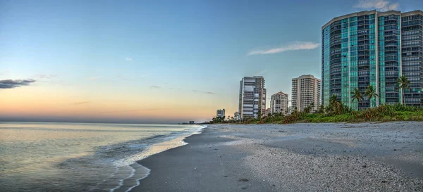 Soluppgång Över Norra Viken Shore Strand Längs Kusten Naples Florida — Stockfoto