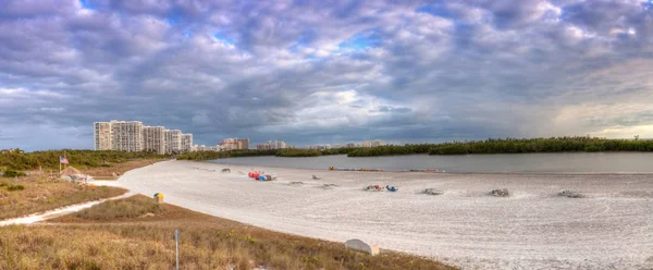 Puesta Sol Nubes Sobre Las Tranquilas Aguas Tigertail Beach Marco — Foto de Stock