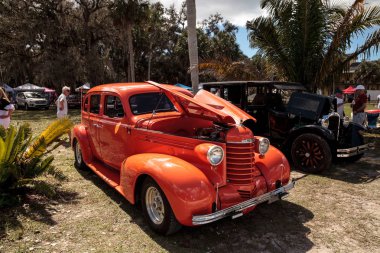 Turuncu 1937 Oldsmobile sekiz 10 yıllık klasik otomobil, ve 