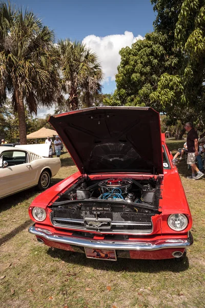 Red 1965 Ford Mustang at the 10th Annual Classic Car and Craft S — Stock Photo, Image