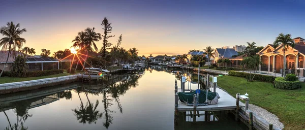 Riverway qui mène à l'océan sur l'île Marco — Photo