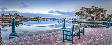 Marco Adası'ndaki Esplanade Harbor Marina'da teknelerin üzerinde şafak,