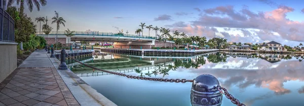 Sonnenaufgang über den Booten im Yachthafen von Marco Island — Stockfoto