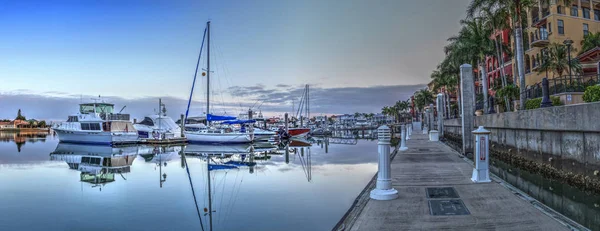 Sunrise over the boats in Esplanade Harbor Marina in Marco Islan — Stock Photo, Image
