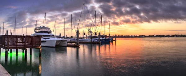 Break of dawn sunrise over boats and sailboats at Factory Bay ma — Stock Photo, Image