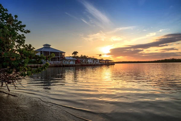 Marco Isl yakınlarındaki Capri Isle üzerinde okyanusa giden su yolu — Stok fotoğraf