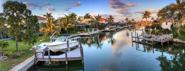 Riverway qui mène à l'océan sur l'île Marco — Photo