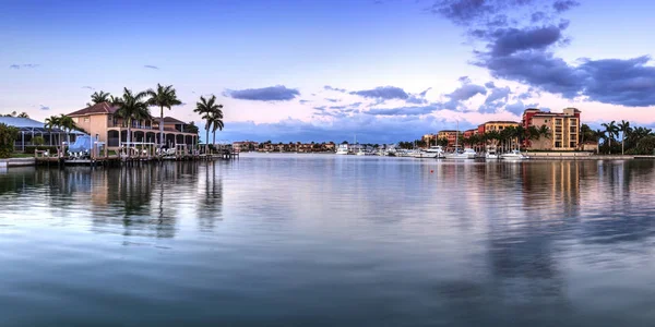 Riverway qui mène à l'océan sur l'île Marco — Photo