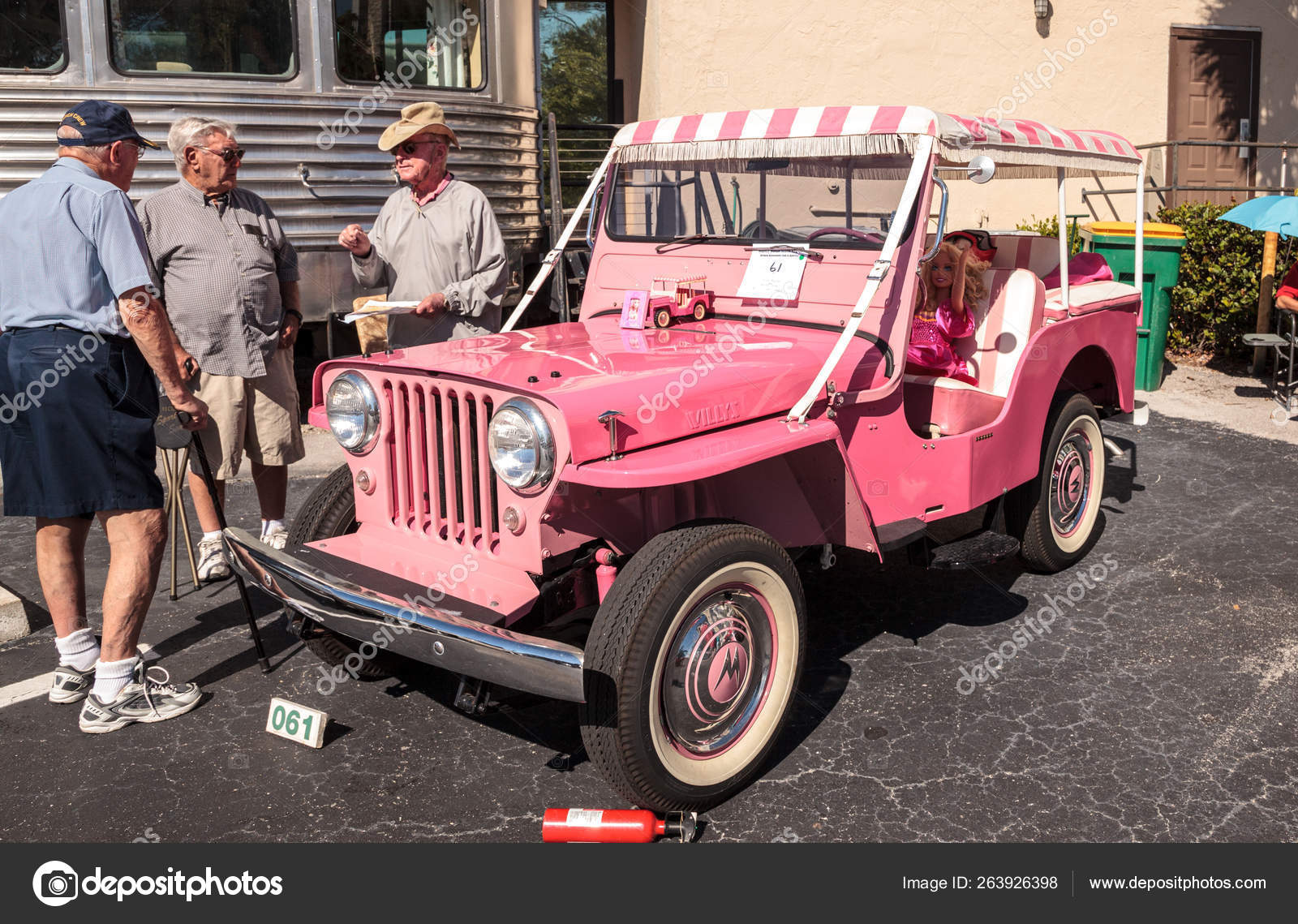 pink barbie jeep