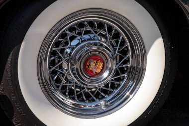 Siyah dört kapılı 1939 Chevy Master 32 Yıllık Napoli Depo at