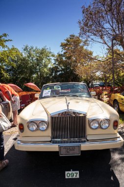 Krem 1985 Rolls Royce Corniche Damla Kafa 32 Yıllık Nap at
