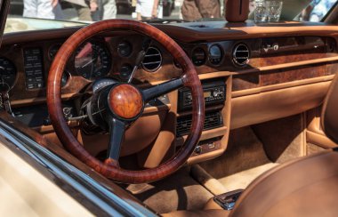 Krem 1985 Rolls Royce Corniche Damla Kafa 32 Yıllık Nap at