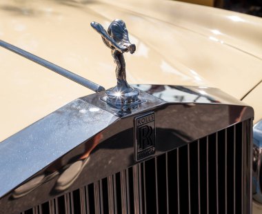 Krem 1985 Rolls Royce Corniche Damla Kafa 32 Yıllık Nap at