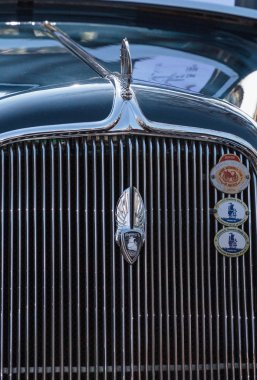 Yeşil 1934 Plymouth Deluxe 32 Yıllık Napoli Depo Sınıfı'nda