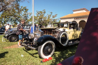 Sarı 1926 Rolls Royce Gümüş Hayalet 32. Yıllık Napoli D 'de