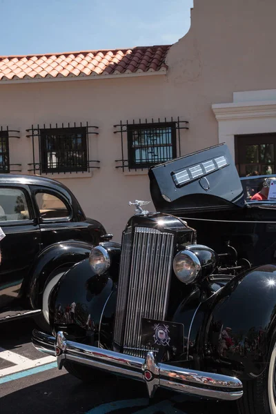 Black 1937 Packard 120 на 32-й ежегодной выставке Naples Depot Classic C — стоковое фото