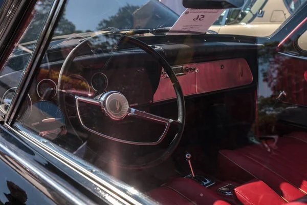 Zwart 1963 Studebaker Hawk op de 32e jaarlijkse Napels depot klasse — Stockfoto