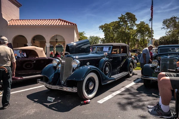 Blue 1934 Lincoln KB op de 32e jaarlijkse Napels depot Classic Car — Stockfoto