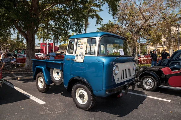 Blue 1959 Willy���s Jeep FC 150 at the 32nd Annual Naples Depot — Stock Photo, Image