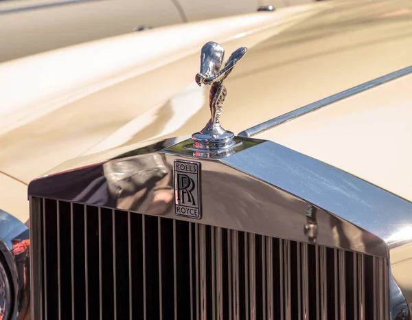 Cream 1985 Rolls Royce Corniche Drop Head at the 32nd Annual Nap — Stock Photo, Image