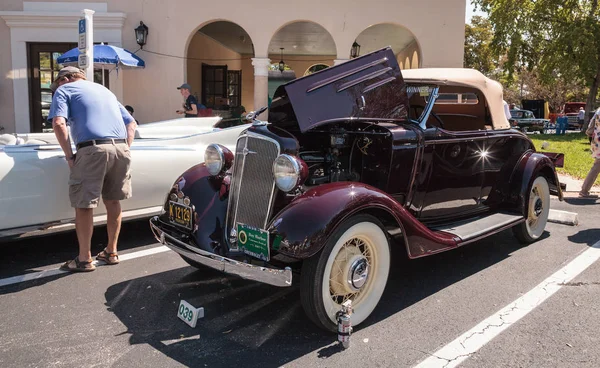 Maroon 1935 Chevrolet at the 32nd Annual Naples Depot Classic Ca — Stock Photo, Image