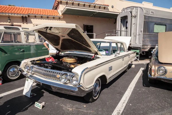 White 1964 Mercury Monterey на 32-му щорічному Неаполітанському Depot Clas — стокове фото