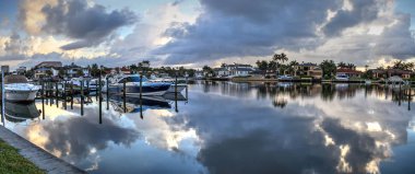 Tekneler Napoli, Florida Venedik Körfezi yakınlarındaki bir Marina demirledi