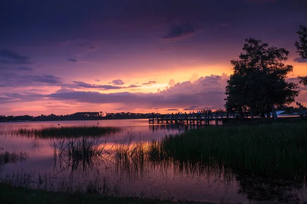 Закат над региональным парком Сагден в Фелсе, Флорида — стоковое фото