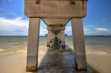 Fort Myers Beach Fort Myers Iskelesi 'nin altında Boardwalk