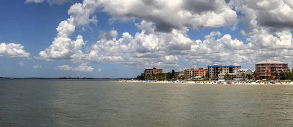 Panoramatický výhled na pláž Fort Myers v pevnosti Myers — Stock fotografie