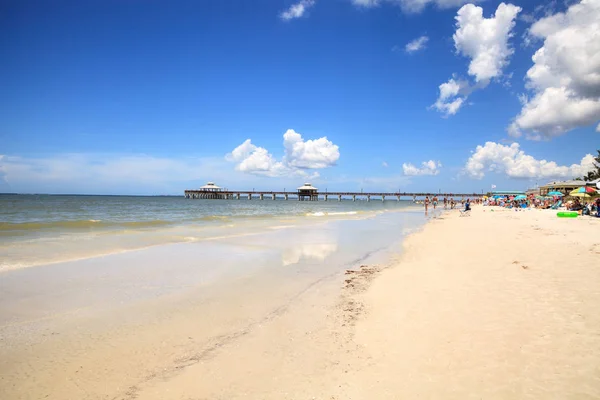 Strandpromenade des Fort Myers Pier am Fort Myers Strand — Stockfoto