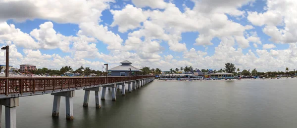 Promenátová procházka po molu Fort Myers Pier na pláži Fort Myers — Stock fotografie