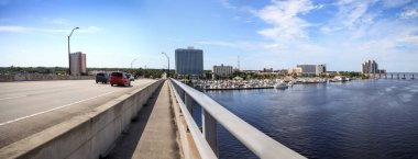 Fort Myers Caloosahatchee Nehri üzerinde Edison Köprüsü