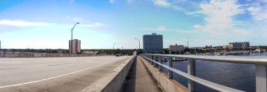 Fort Myers Caloosahatchee Nehri üzerinde Edison Köprüsü