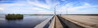 Fort Myers Caloosahatchee Nehri üzerinde Edison Köprüsü
