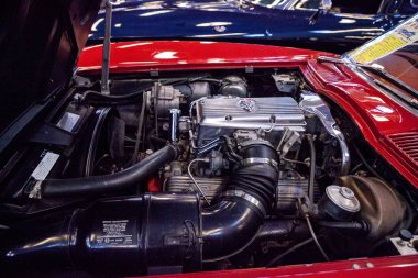 1963 model kırmızı Chevrolet Corvette Muscle Car 'da sergilenmektedir.