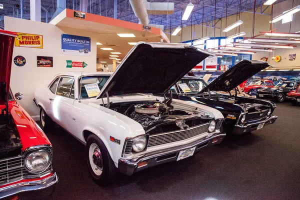 Biały 1969 Chevrolet Nova wystawiony w Muscle Car City Museu — Zdjęcie stockowe